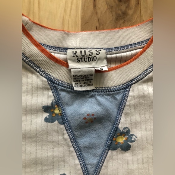 LAST CHANCE Vintage Flower Print Crew Neck Tshirt - Picture 3 of 6